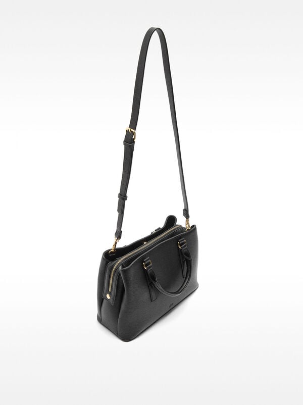 Tote bag with texture