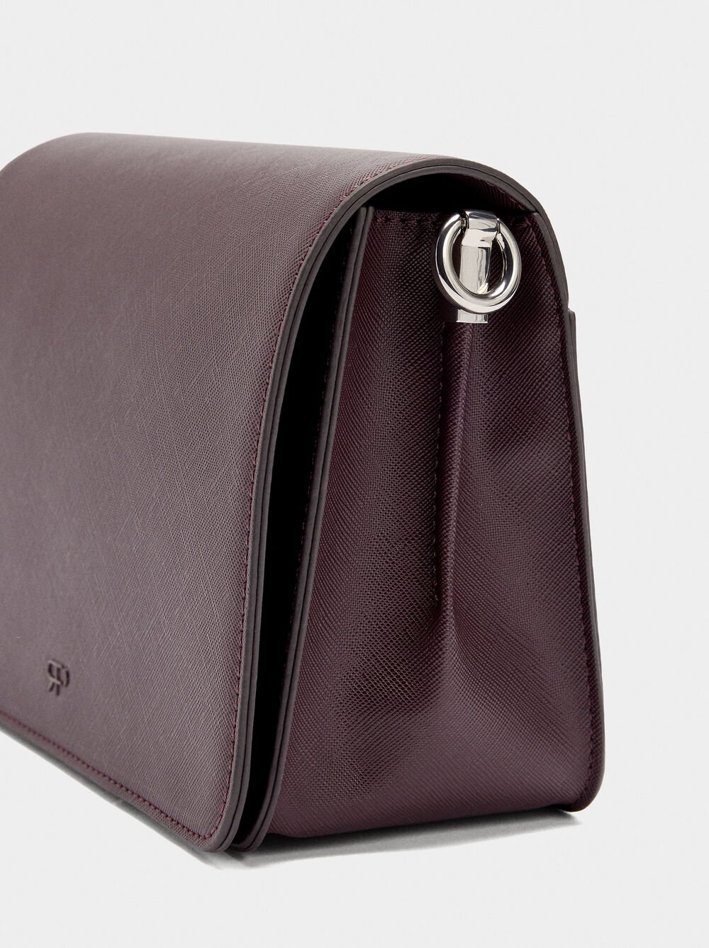 Crossbody bag with texture and flap closure