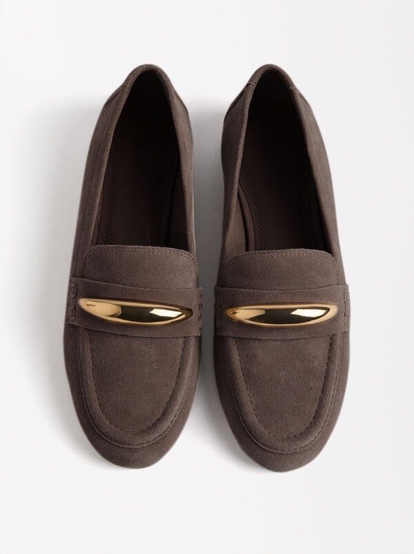 Leather moccasins with metallic detail