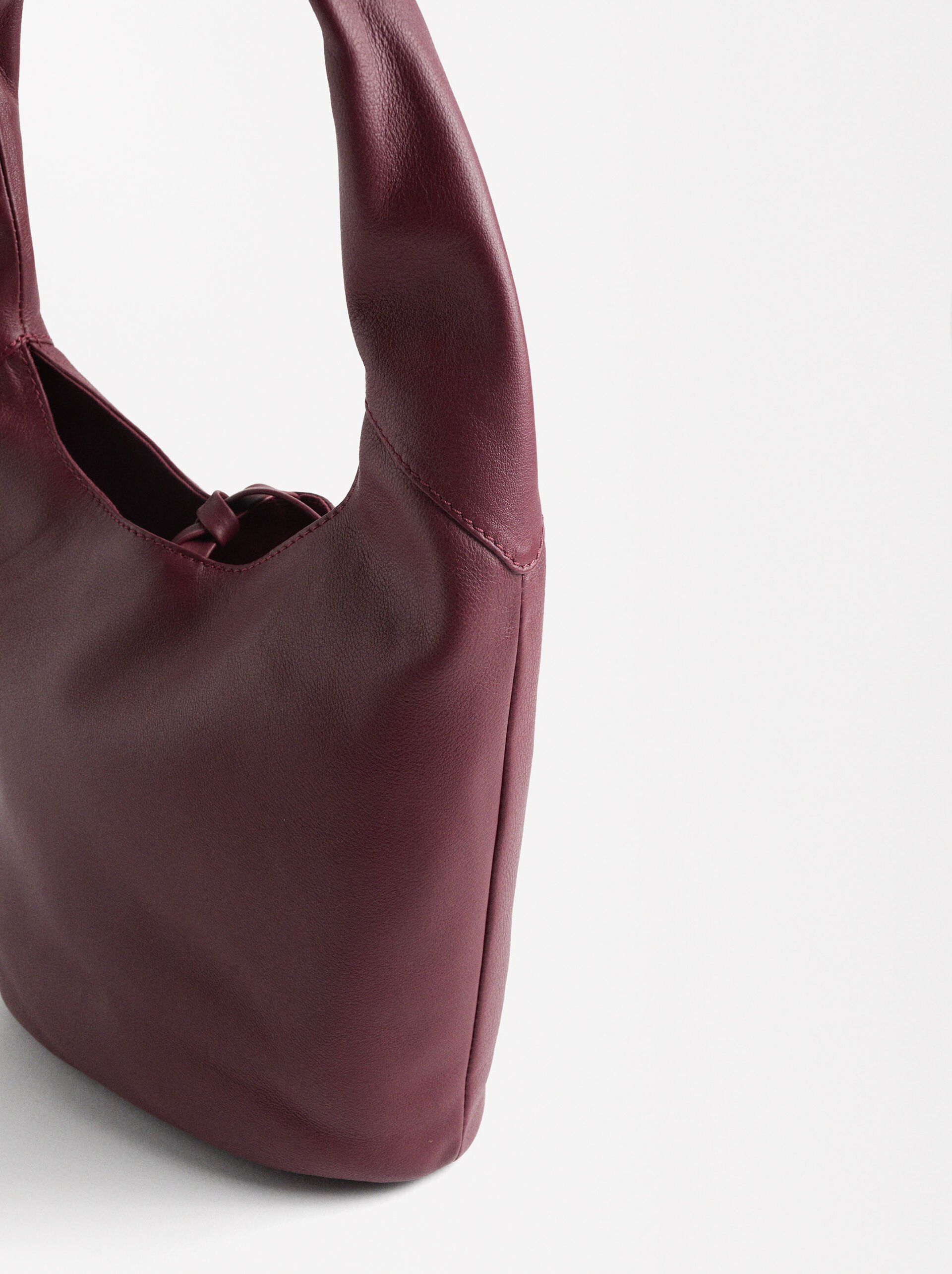 Hobo-style leather shoulder bag image number 2.0