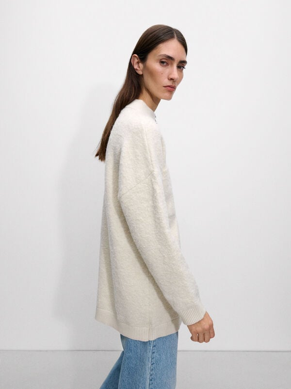Long cardigan with zipper closure