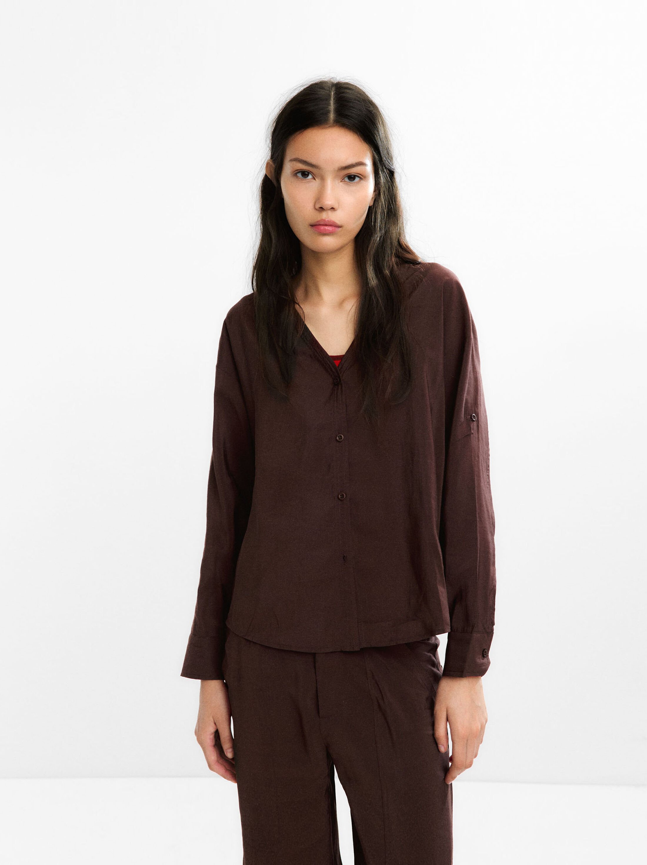 Camisa con escote pico image number 8.0