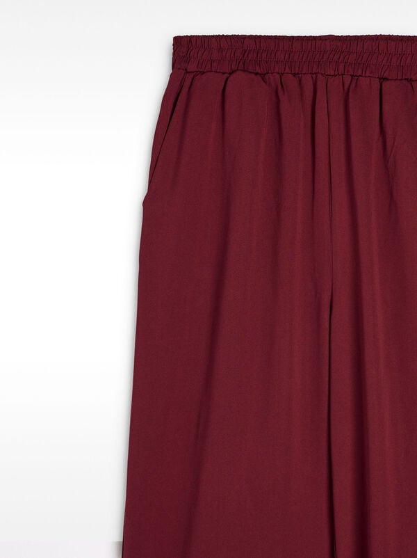 Loose-fitting trousers with elastic waistband