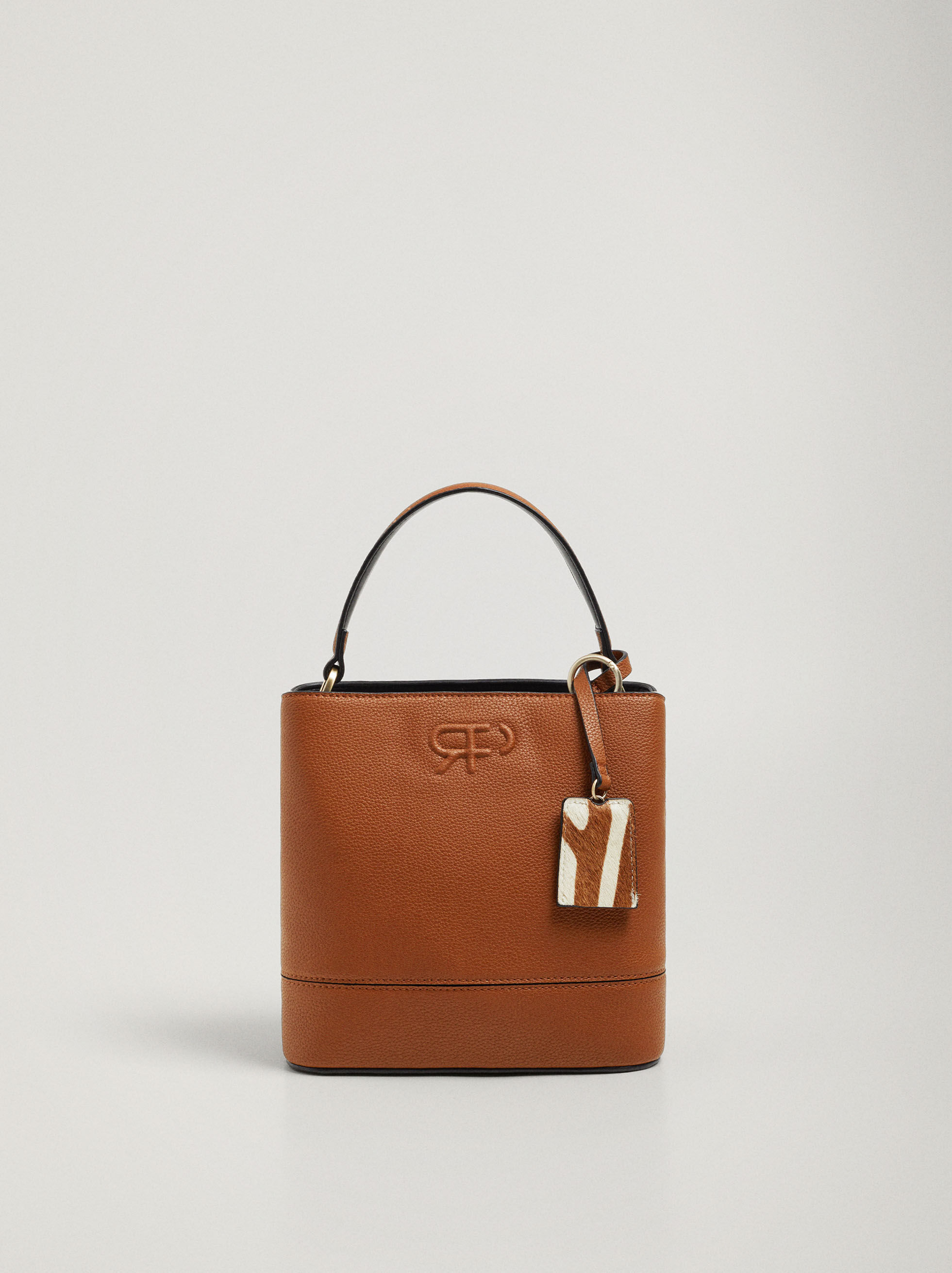 Bolso Bombonera Con Colgante Negro Mujer