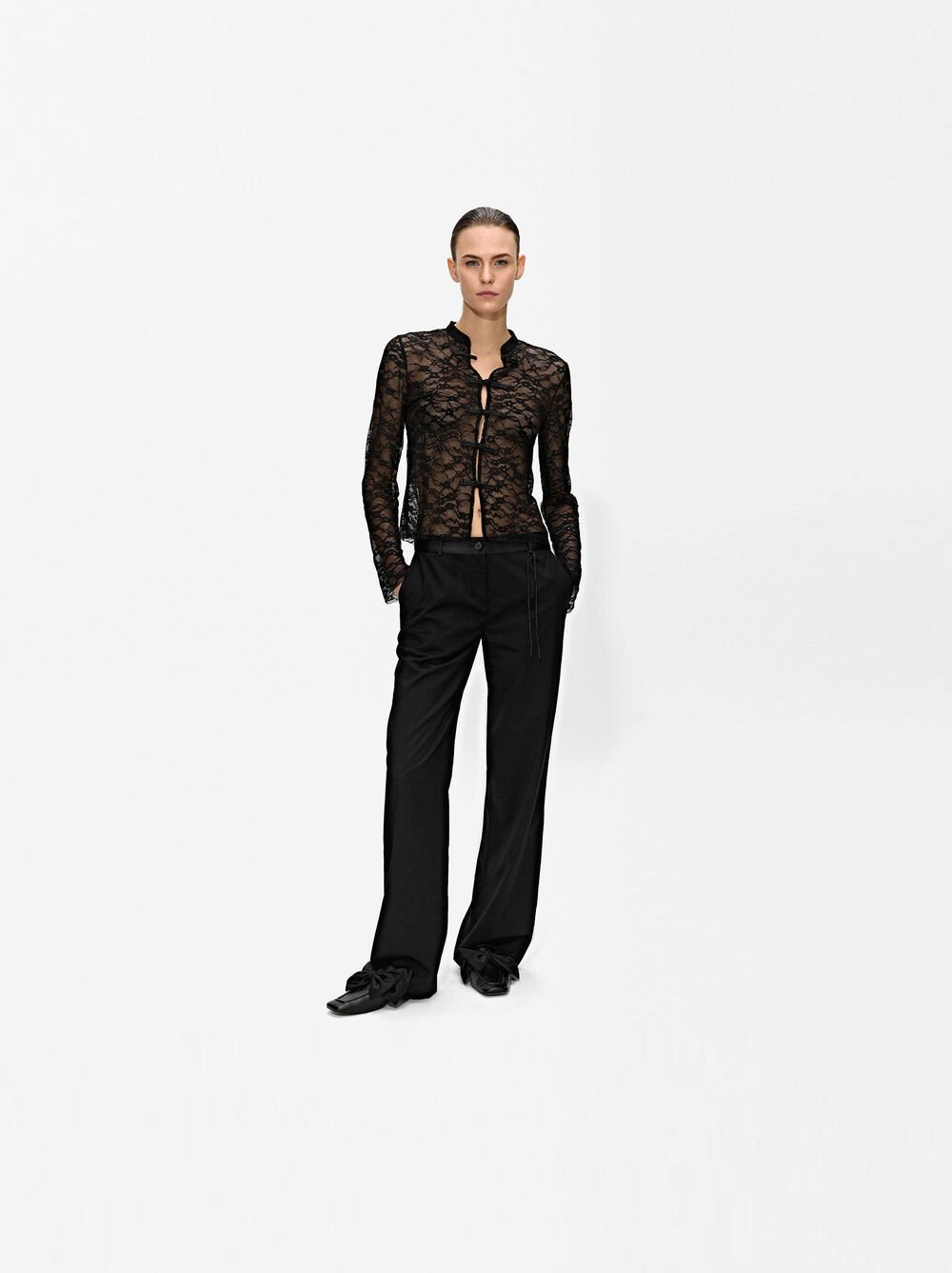 Pantalón recto con cintura satinada