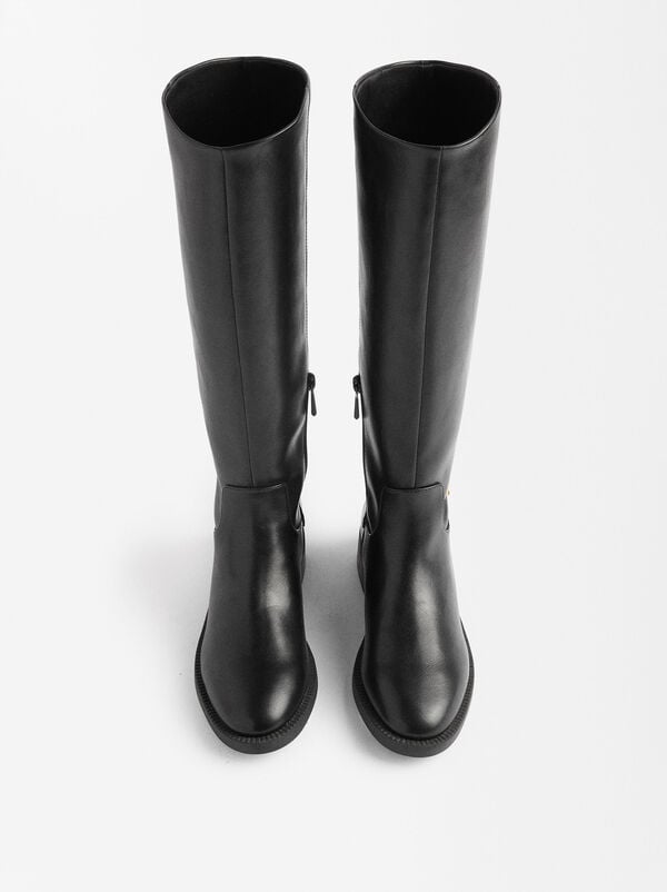 High boots with buckle