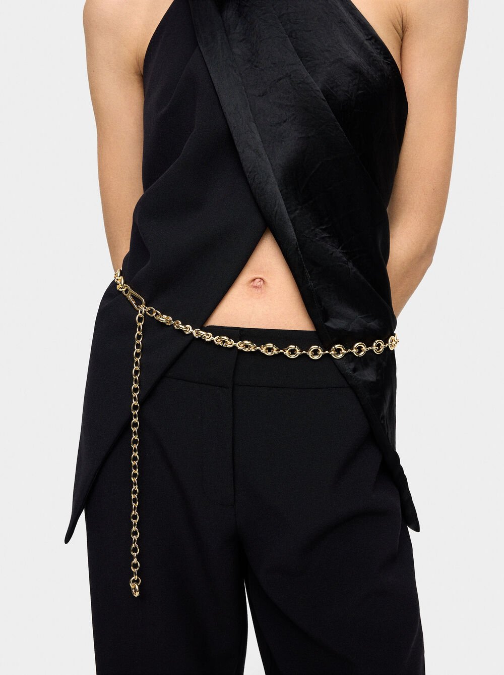 Metal belt with rings