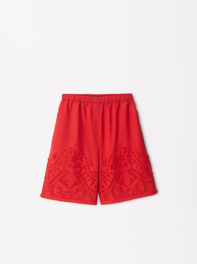 Online Exclusive - Embroidered Bermuda Shorts image number 4.0