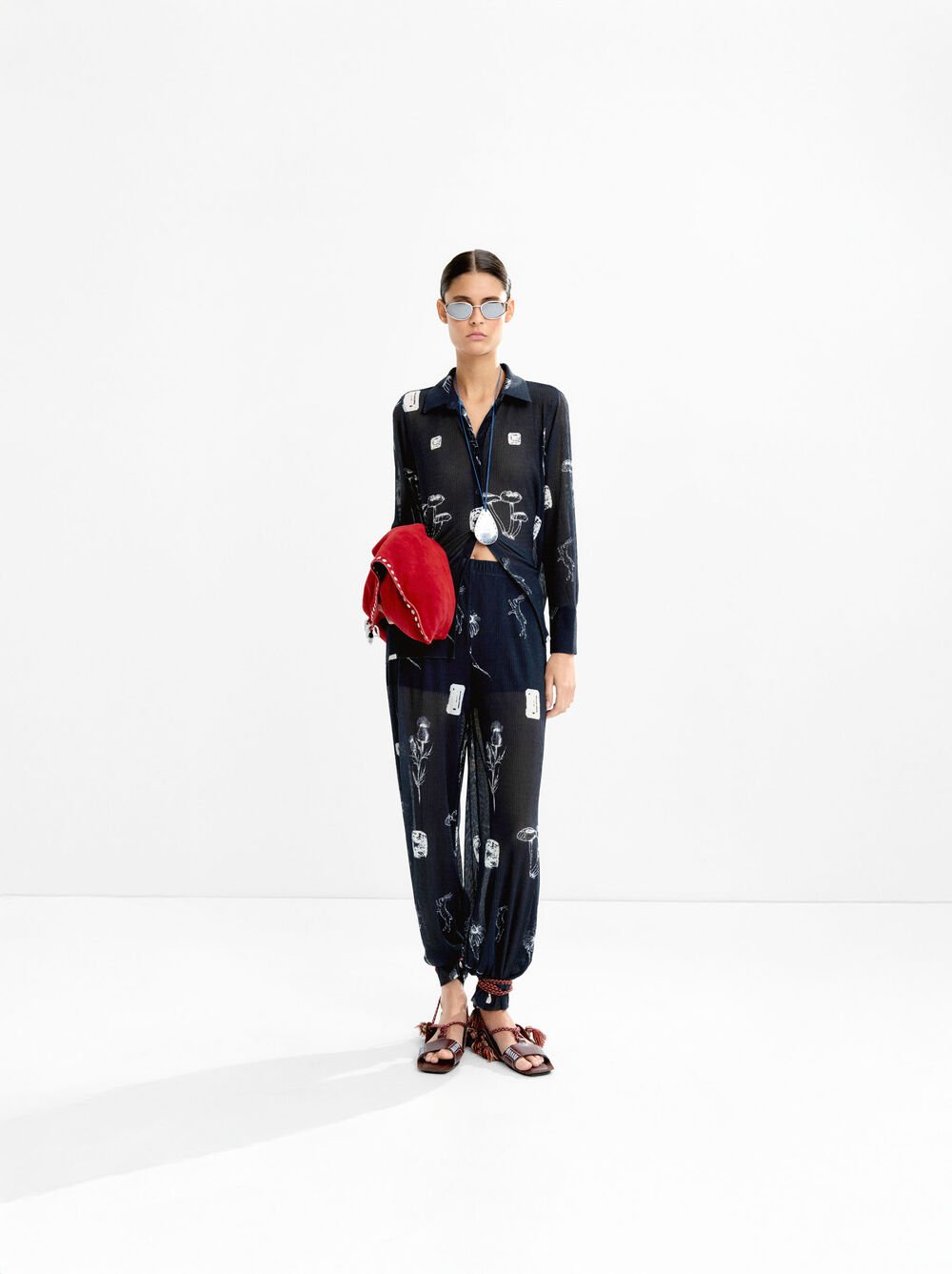 Printed loose-fitting trousers 