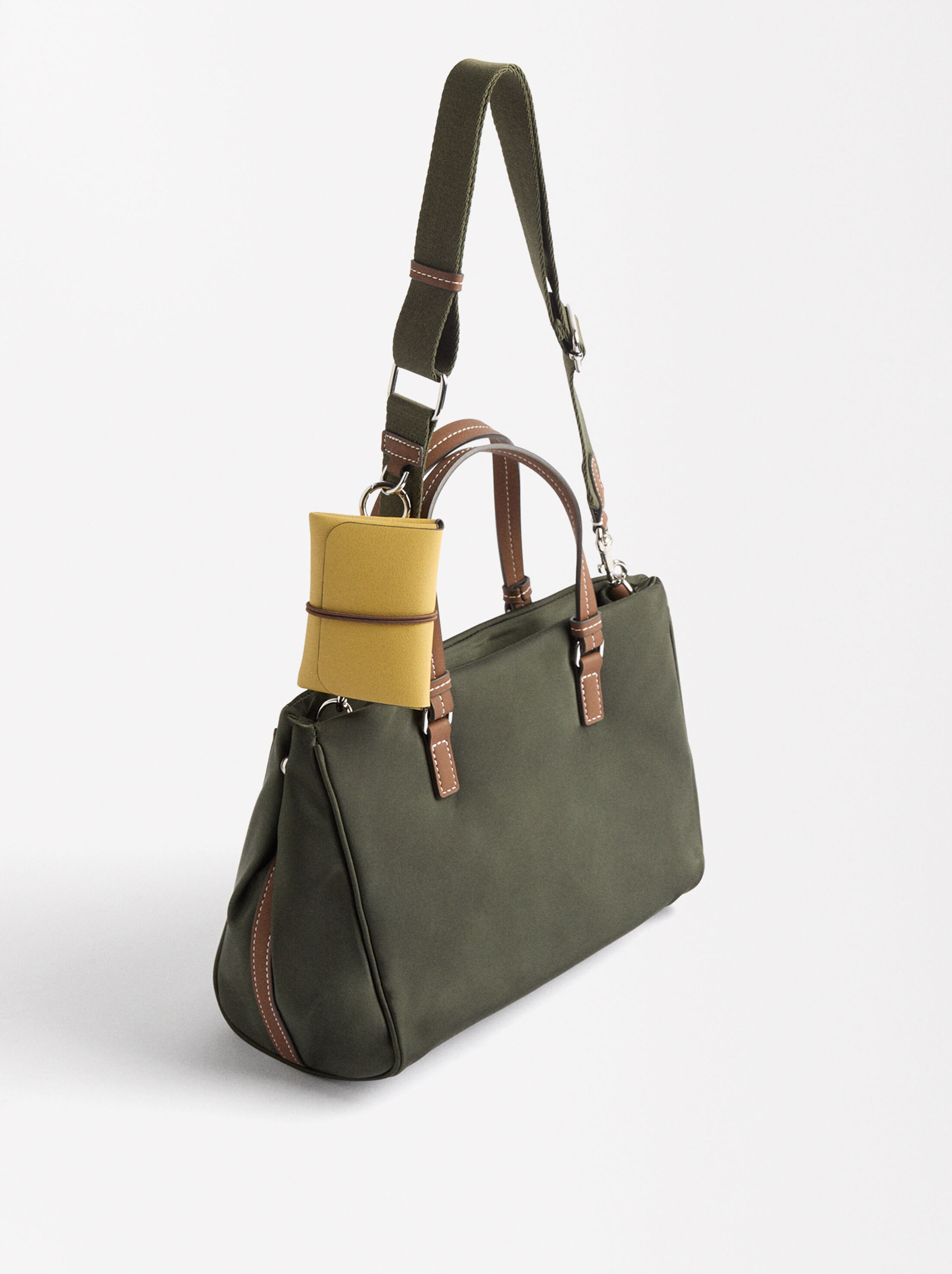 Bolso tote de nylon image number 3.0