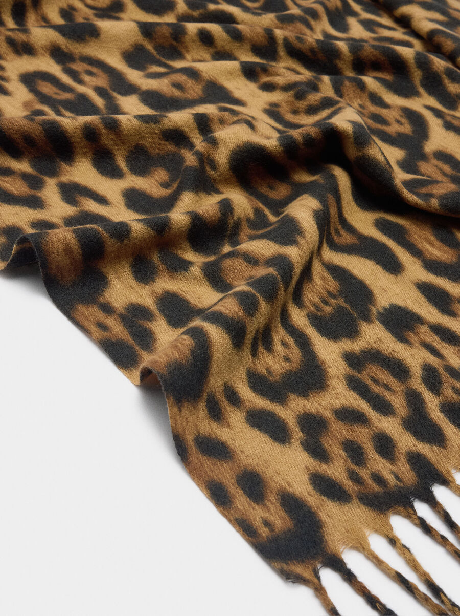 Scarf with animal print