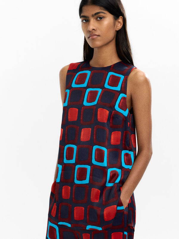 Long top with geometric print