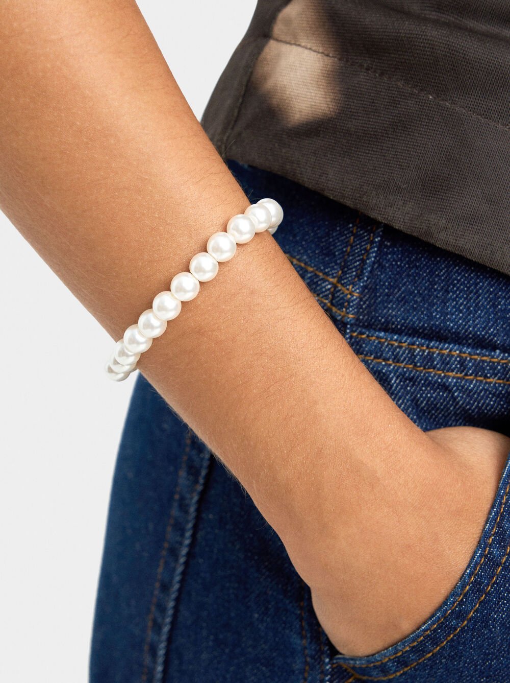 Elastisches Armband aus Perlen
