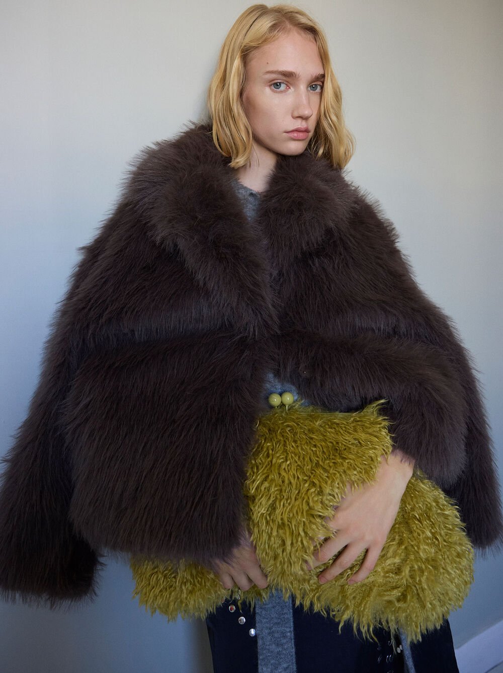 Voluminous coat with fur effect