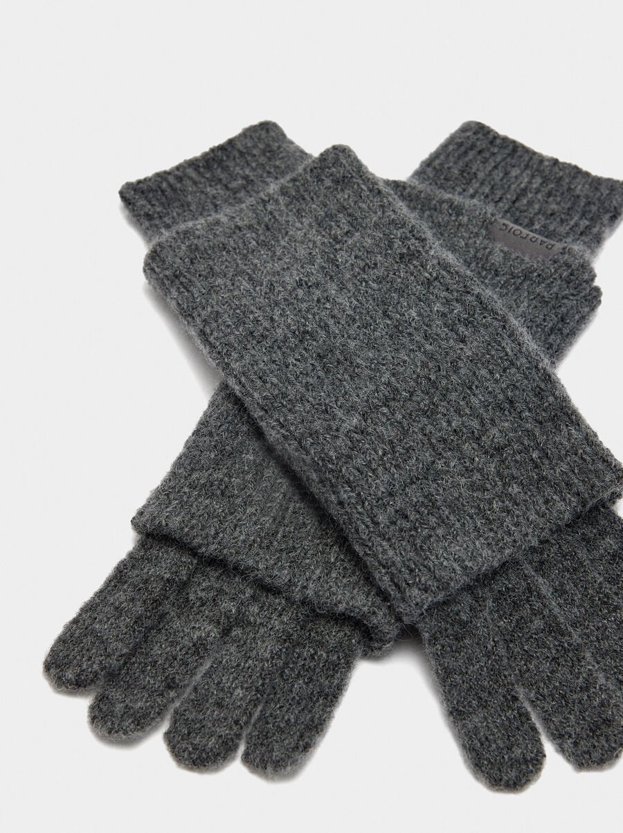 Knit gloves