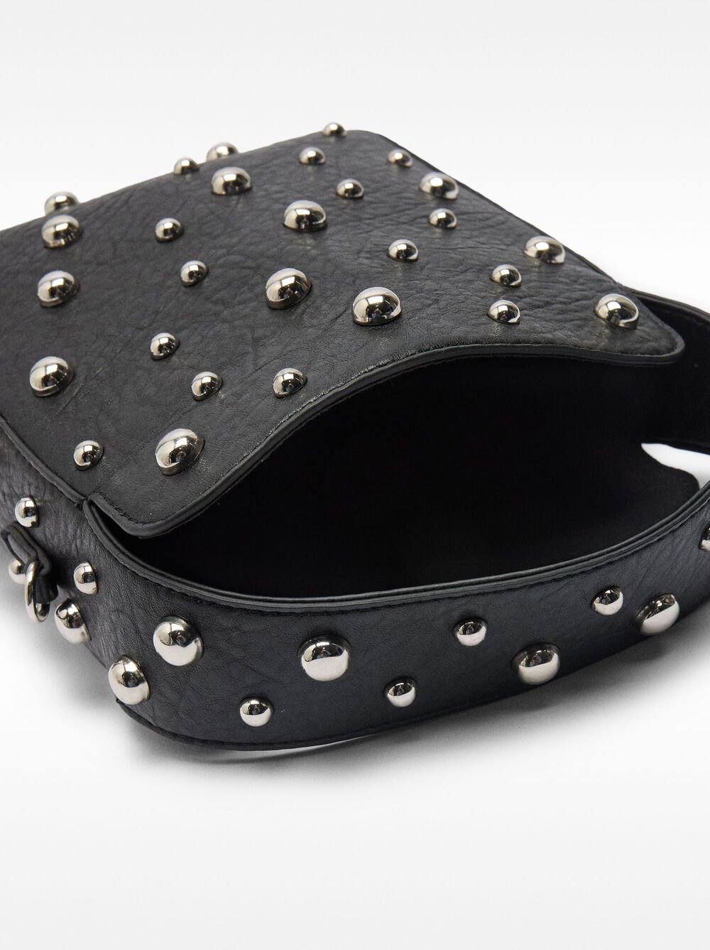Bolso de mano de tachuelas
