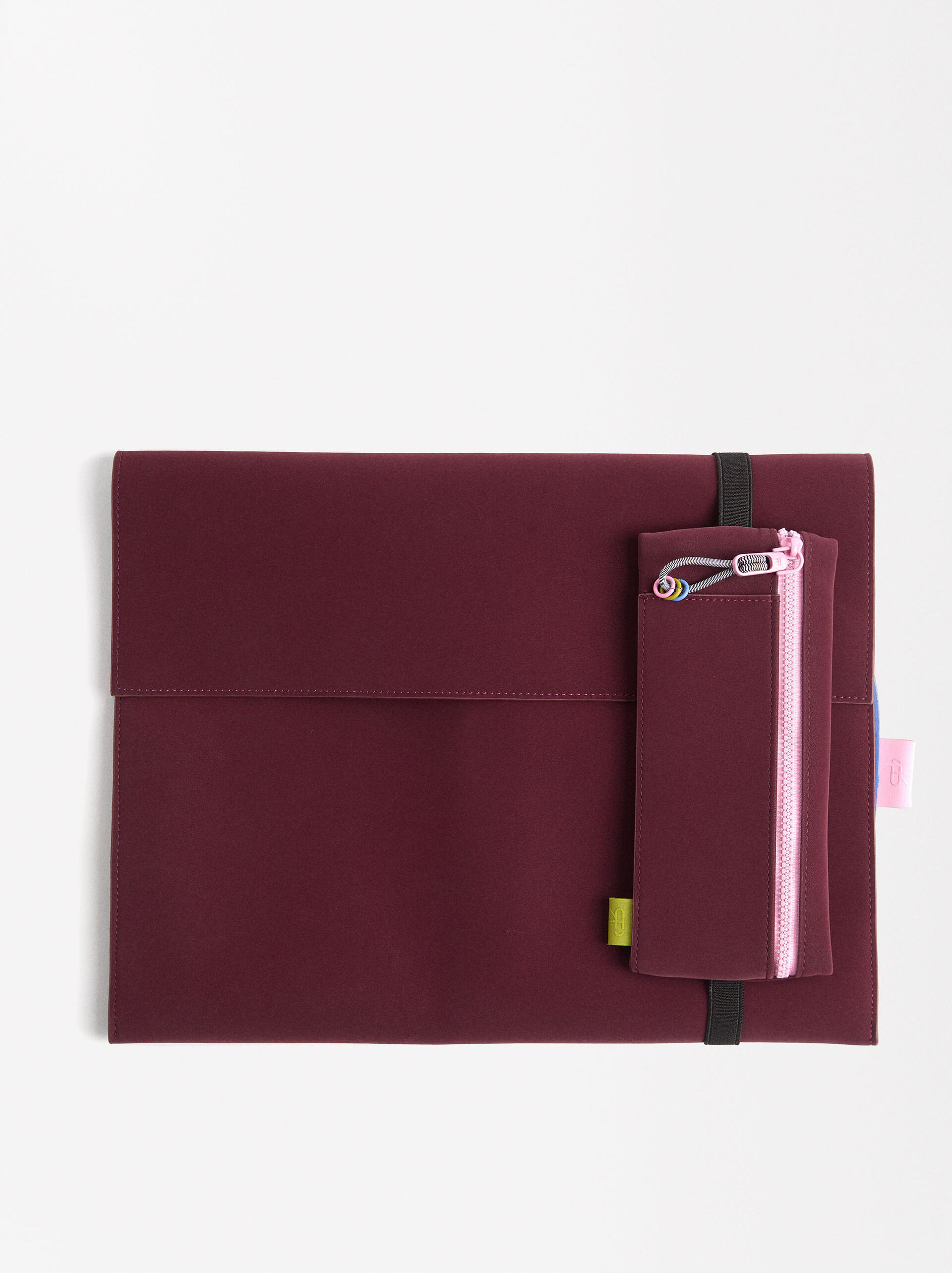 Basic pencil case image number 4.0