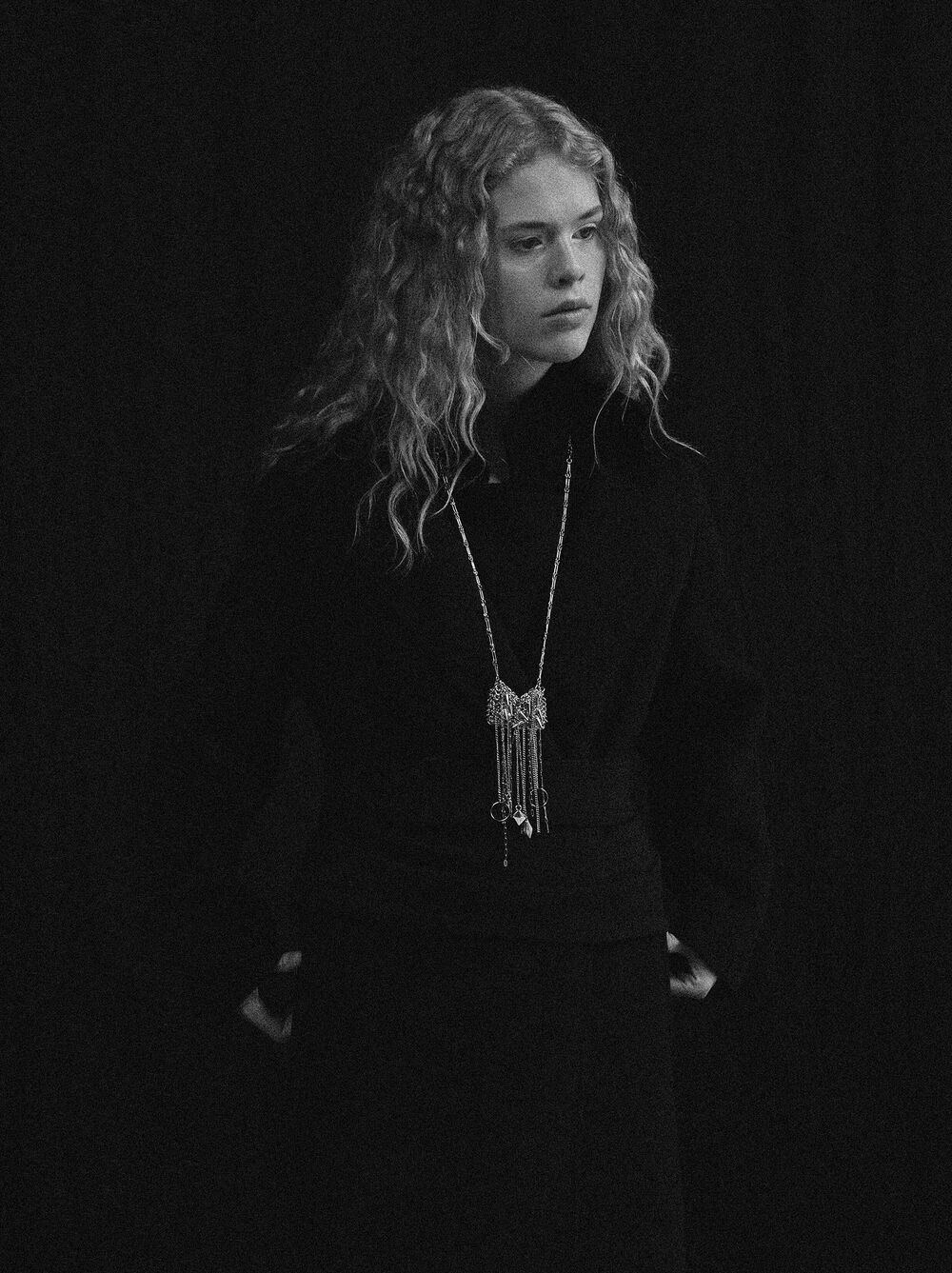 Collier long avec pendentif en chaînes