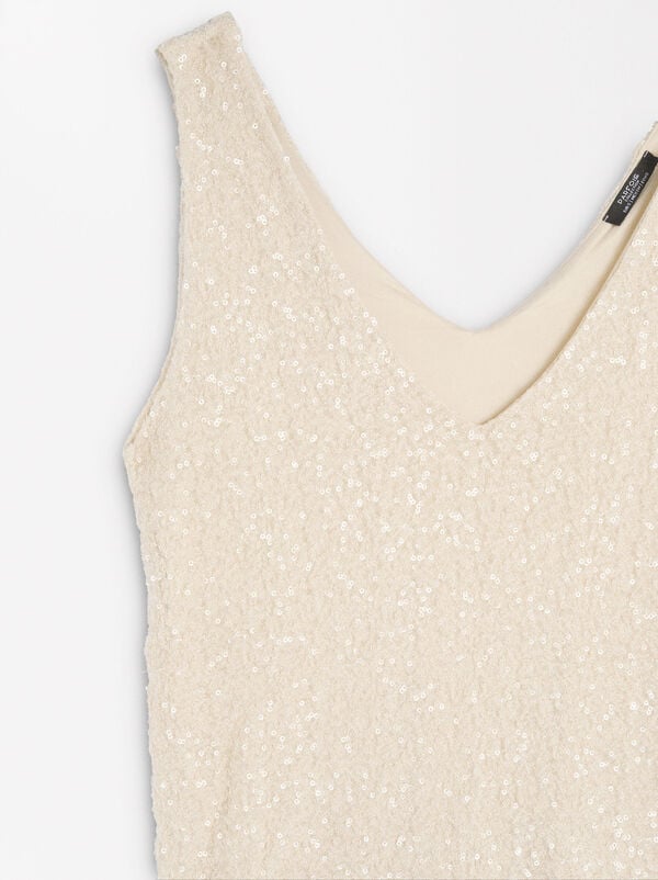 Top with sequins 
