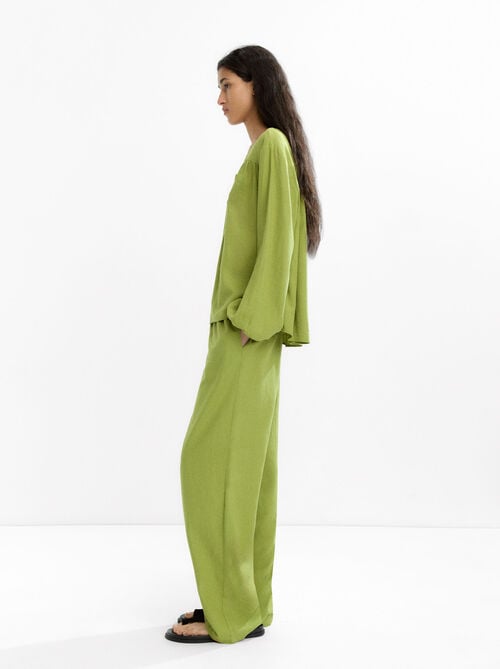 Trousers with linen elastic waistband