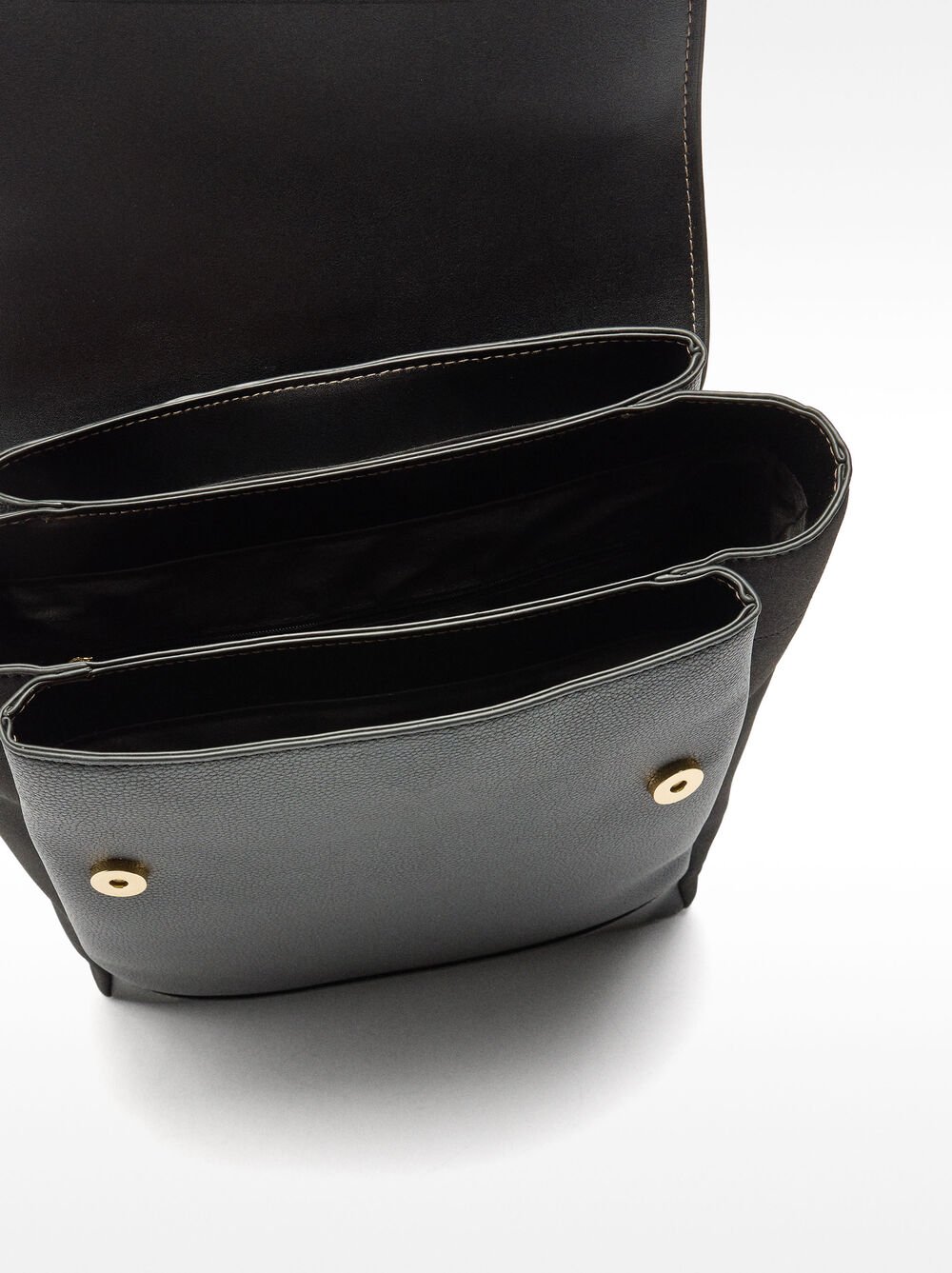 Mochila efecto piel con solapa
