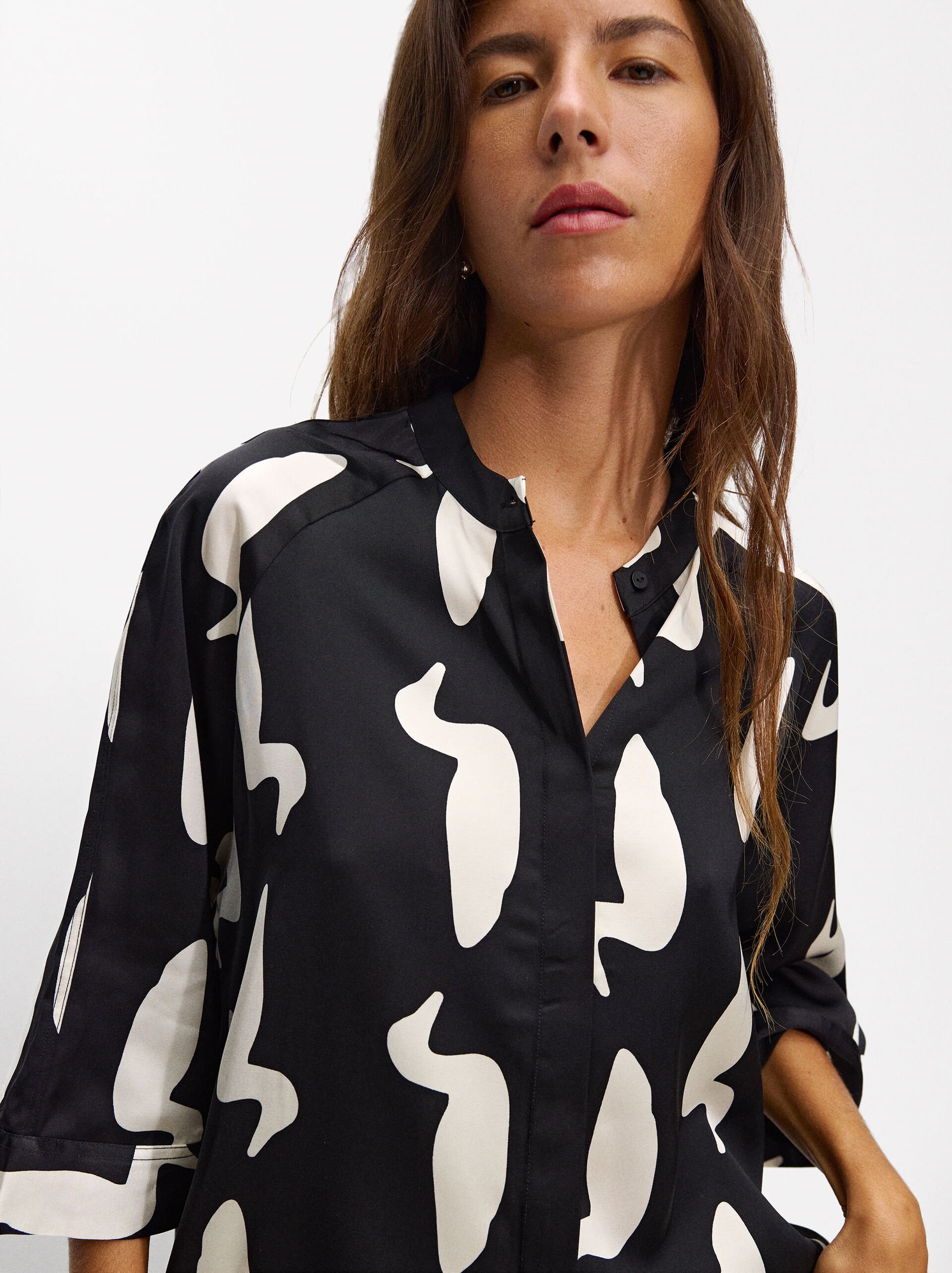 Camisa estampada manga corta image number 4.0