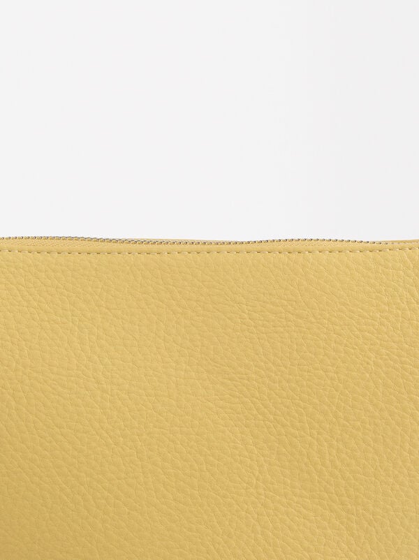 Crossbody bag with pendant