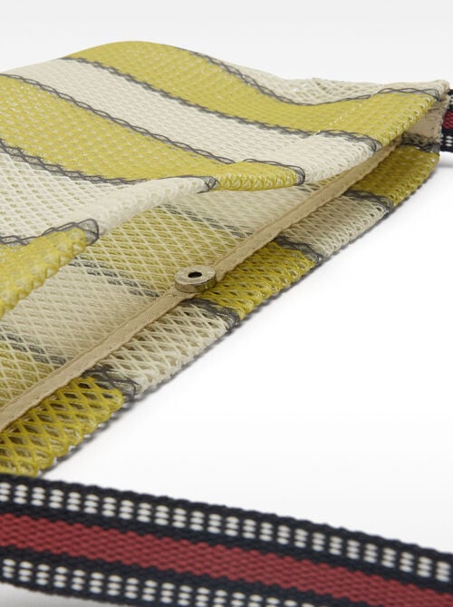 Shoulder bag of net with stripes