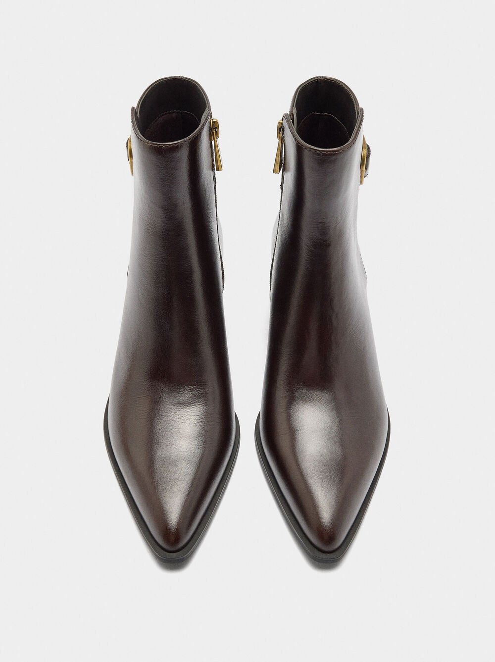 Botines de piel con hebilla