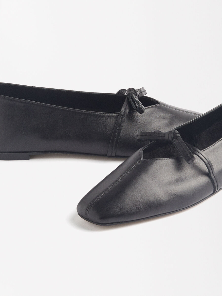 Leather ballet flats with bow