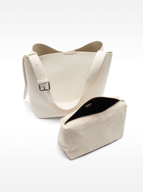 Shoulder bag with texture