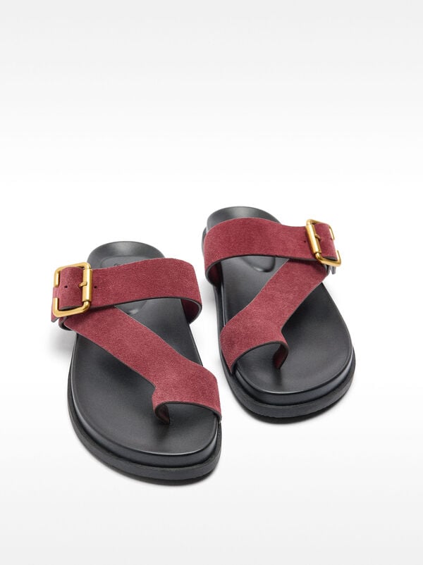 Leather sandals with straps and buckle