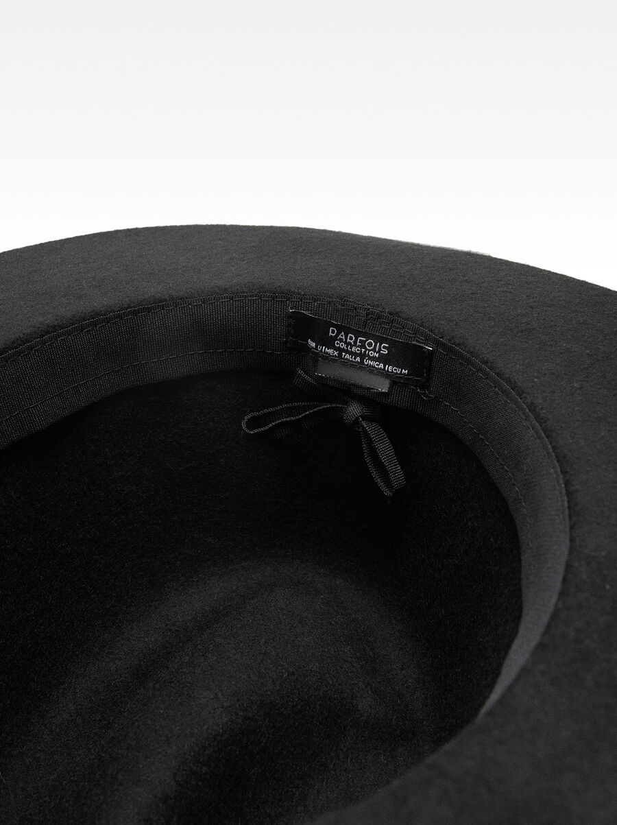 Woollen hat