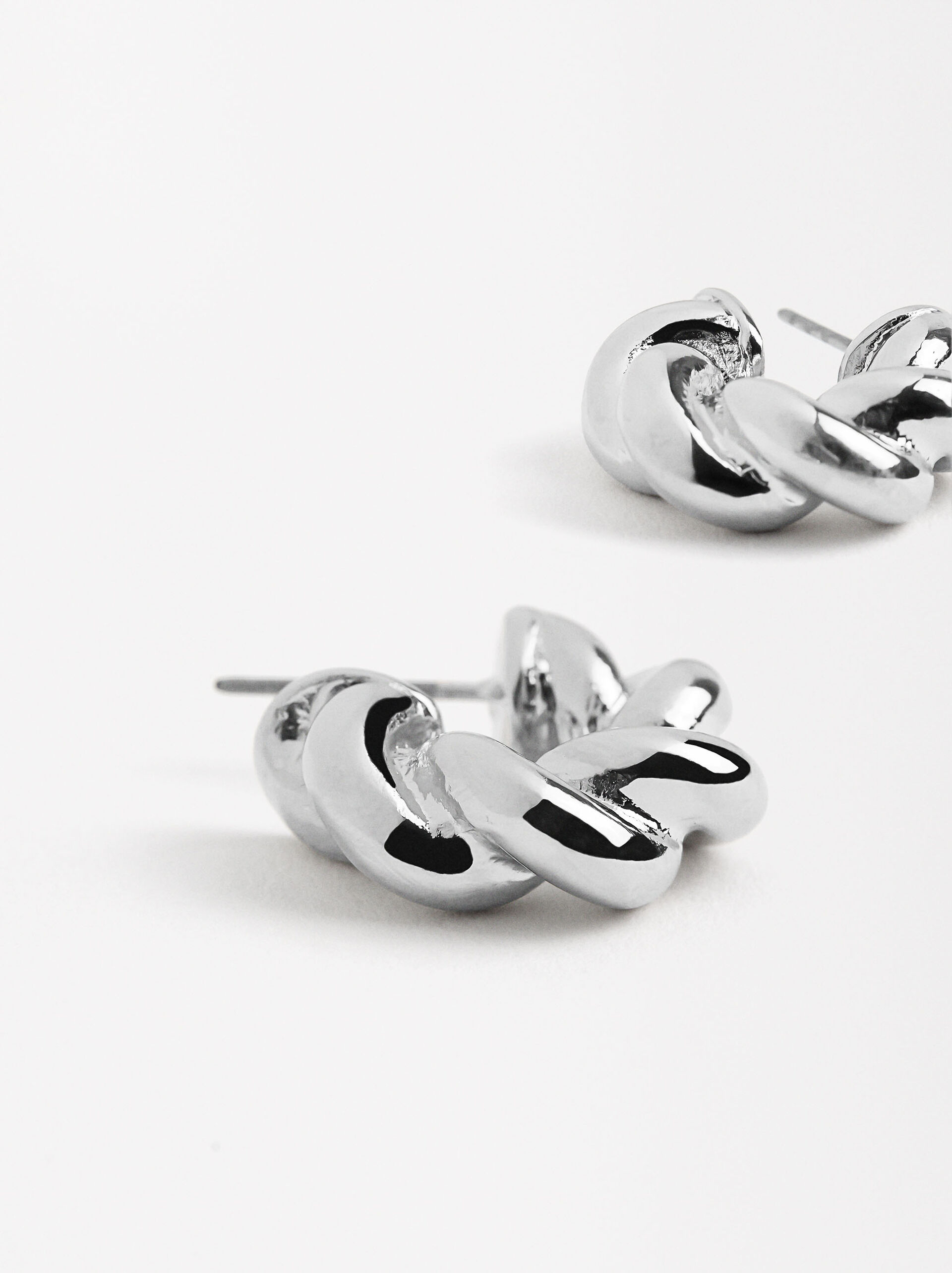 Intertwined hoops image number 2.0