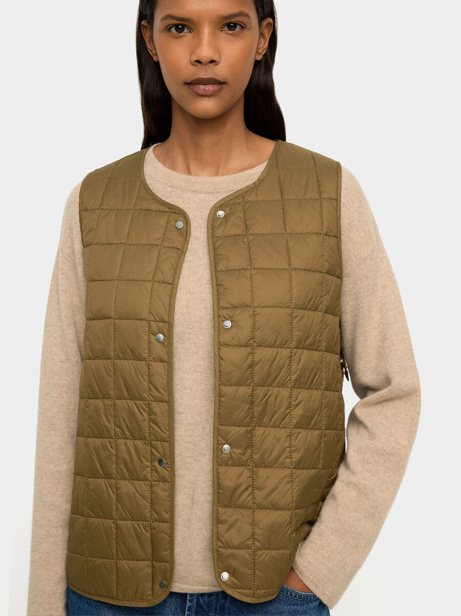 Chaqueta con capucha y chaleco