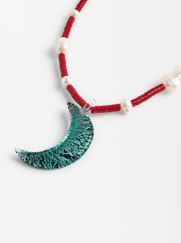 Freshwater pearl necklace with beads