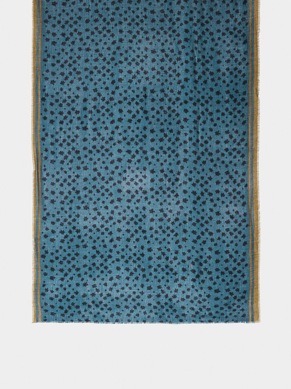 Scarf printed with wool