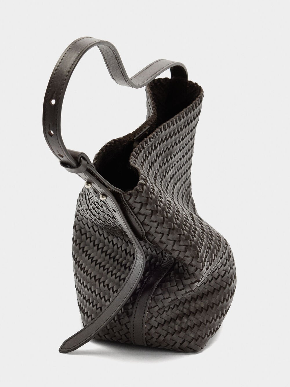 Shoulder bag with braided leather