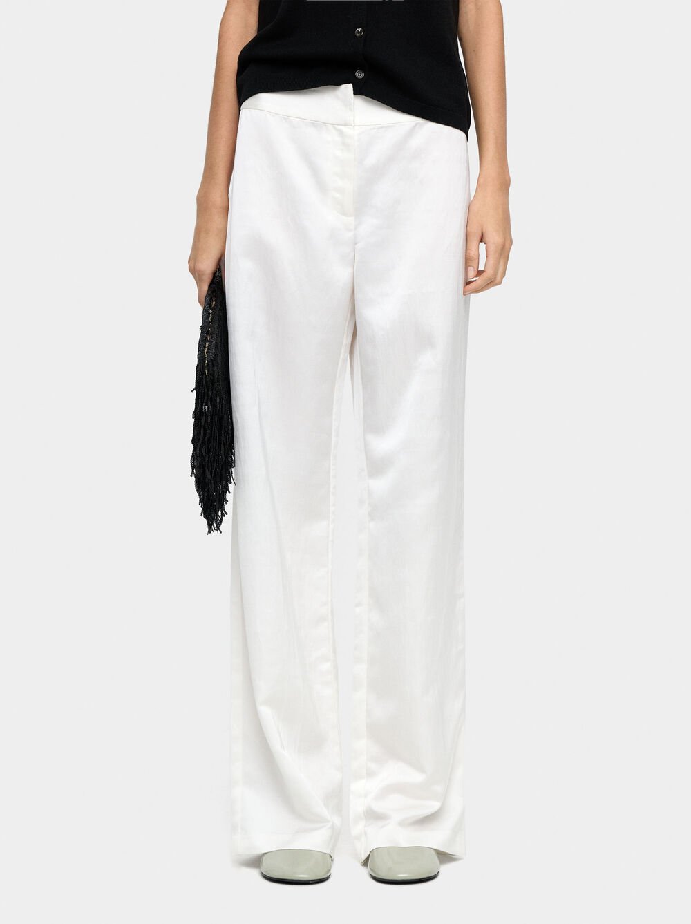 Straight trousers with mid-rise waist