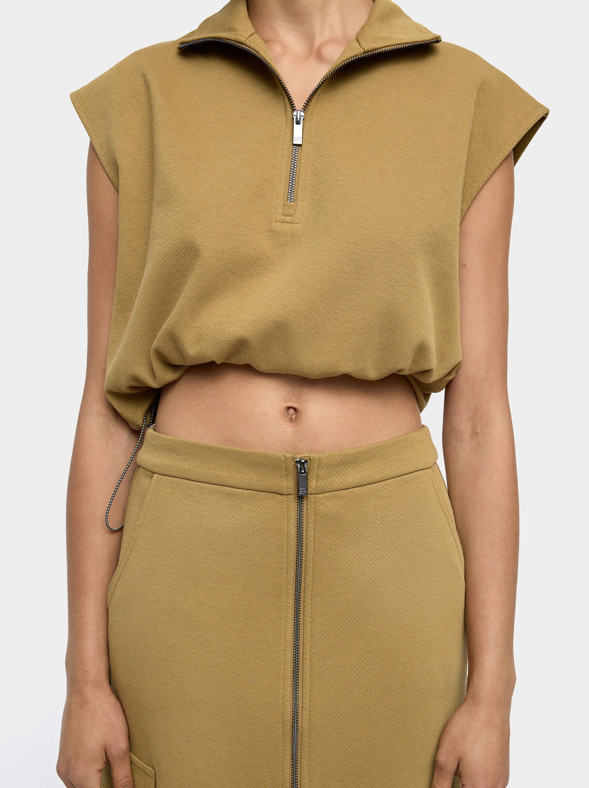 Sudadera sin mangas image number 4.0