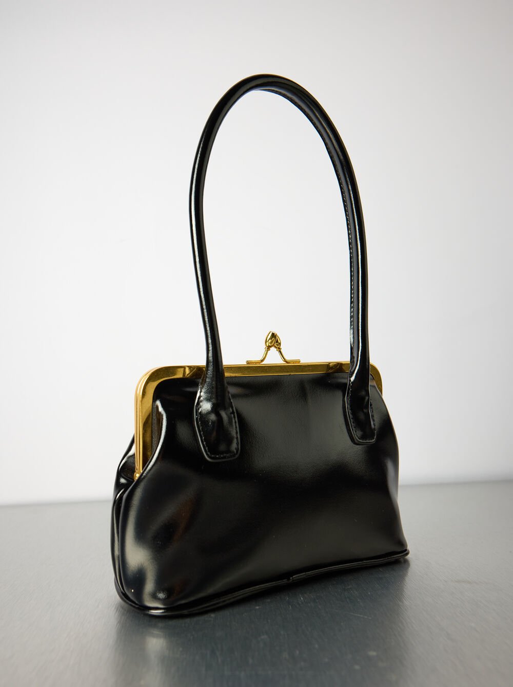 Party bag with kiss-lock closure