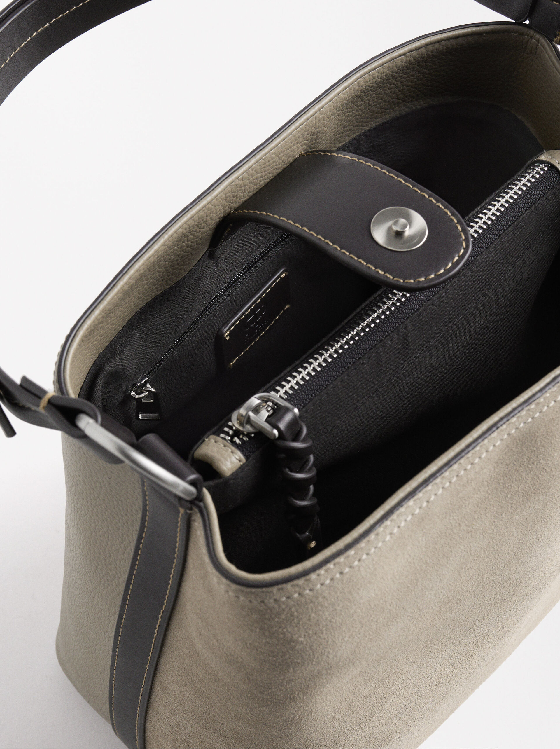 Bolso de hombro de piel image number 4.0