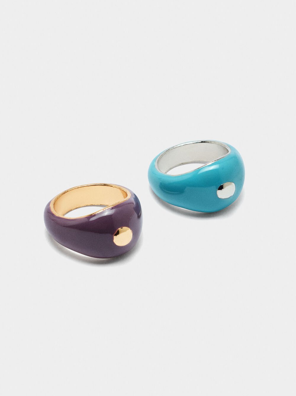 Set of rings with enamel