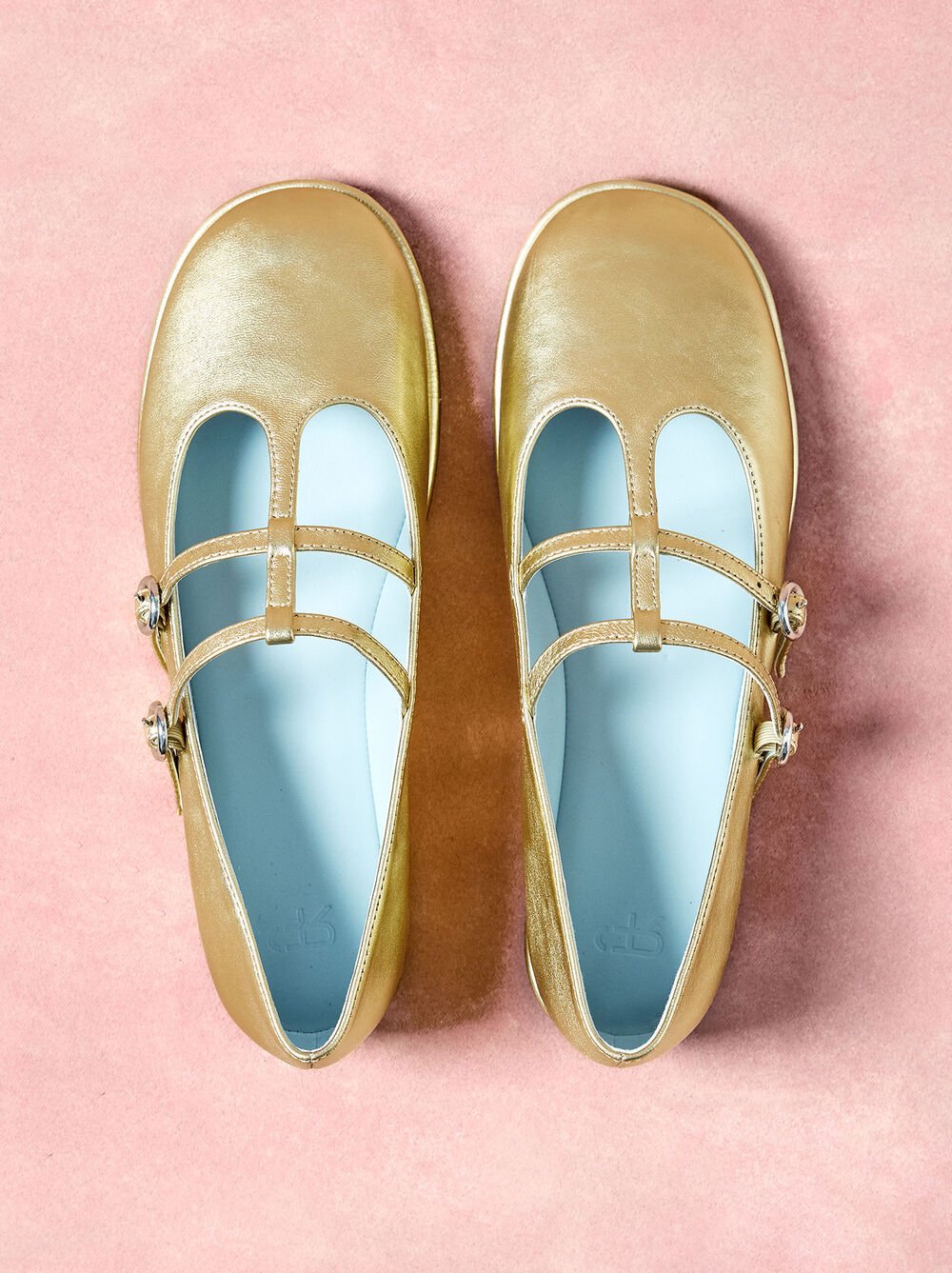 Flat leather shoes with double T-bar