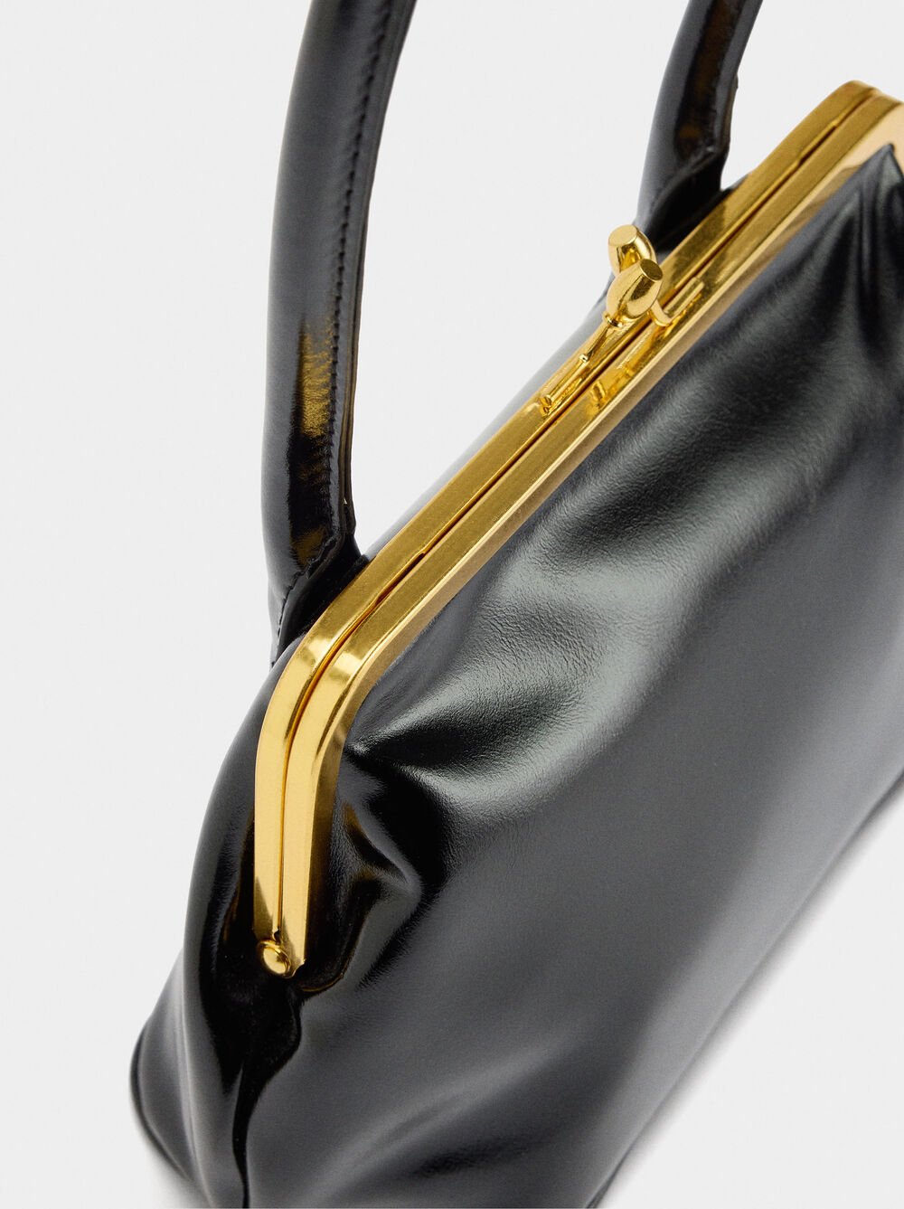 Party bag with kiss-lock closure