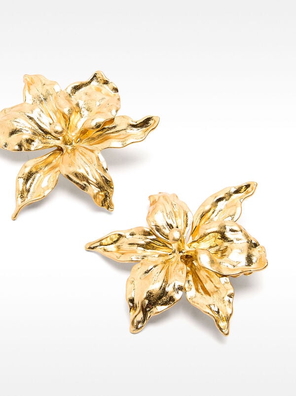 Maxi flower earrings with hammered effect