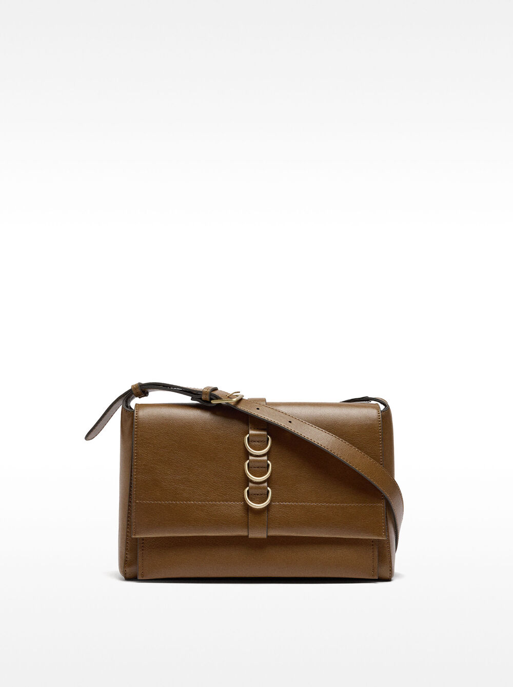 Crossbody bag with magnetic flap