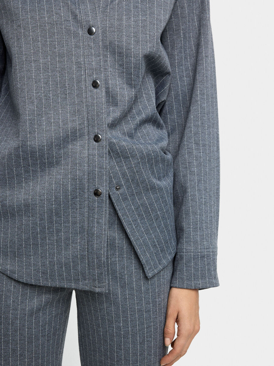 Camisa con raya diplomática