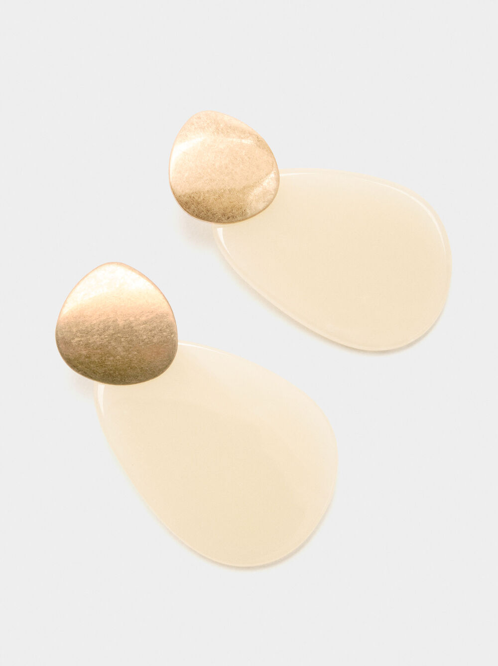 Long earrings with pearly flower