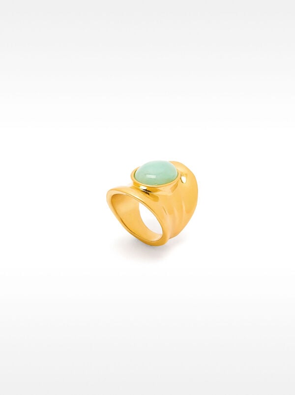Wide ring with stone